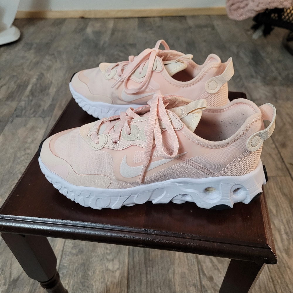 Women's Nike Size 6